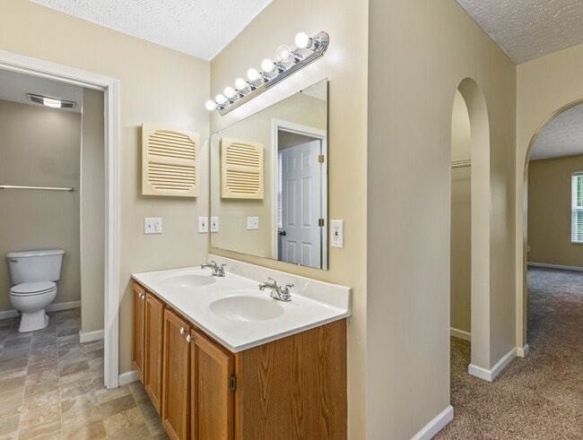 Building Photo - 18 Lochness Ln