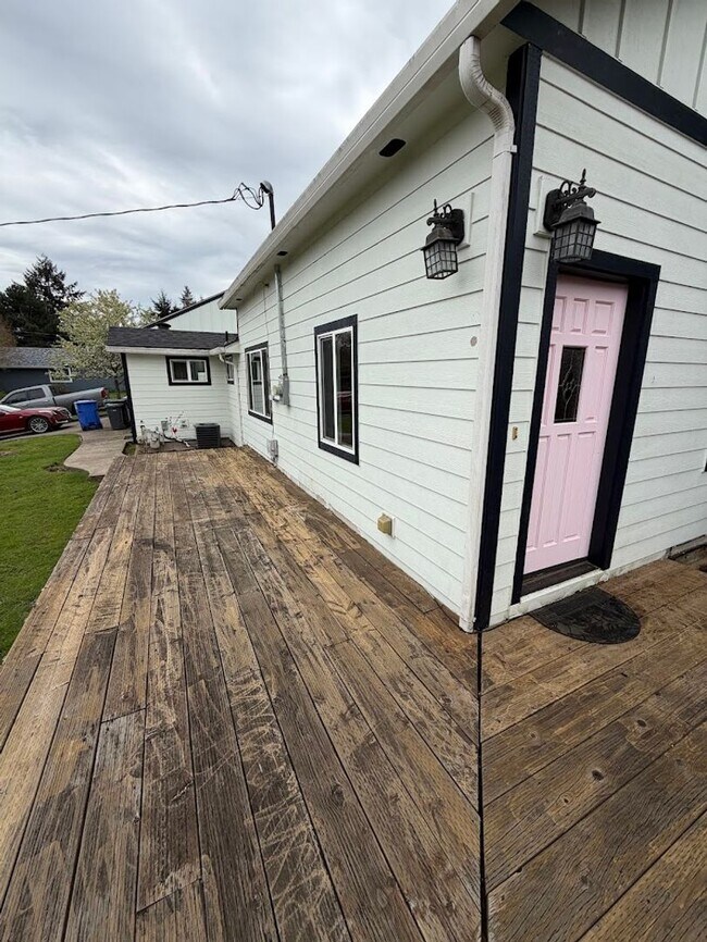 Building Photo - 3831 Duplex Ct SE