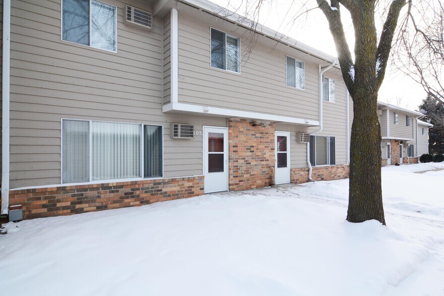 Building Photo - 770 W Village Rd
