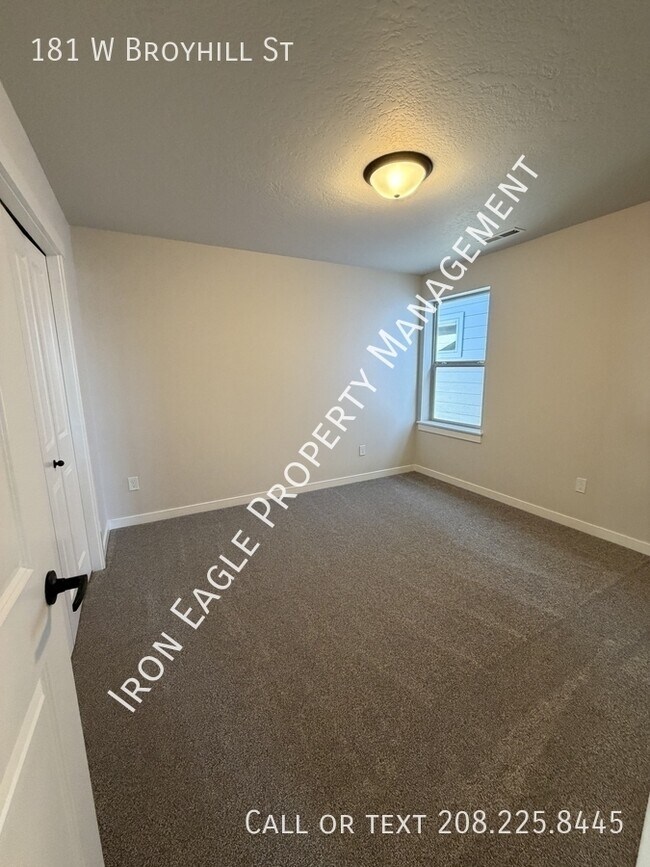 Building Photo - 181 W Broyhill St