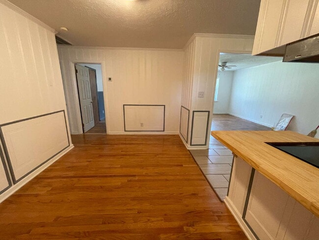 Building Photo - SPACIOUS BRICK RANCH in GOLDSBORO! 4 BR, 2 BA - FENCED-IN YARD *Convenient to SJAFB*