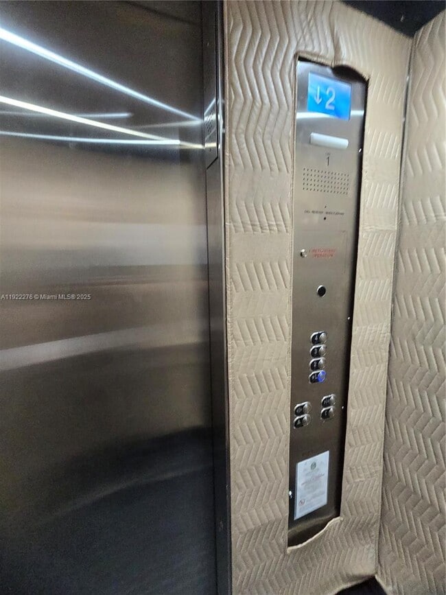 Building Photo - 13500 NE 3rd Ct