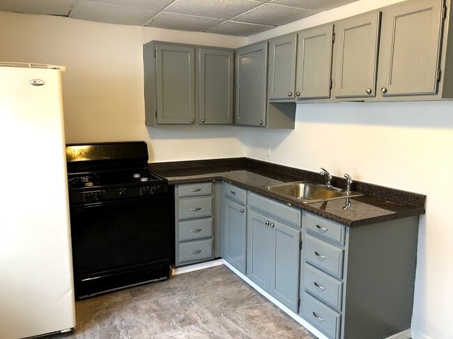 Building Photo - 445 E 3rd St