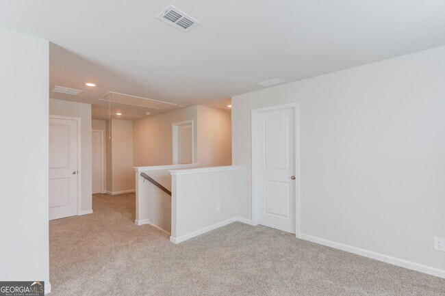 Building Photo - 1325 Lyon Wy Dr