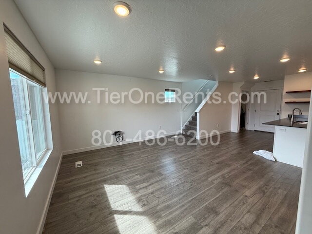 Building Photo - NO DEPOSIT option available for qualified renters!