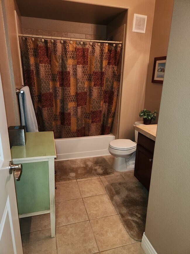 Building Photo - LOCATION, FULLY FURNISHED and LUXURY! Cher...