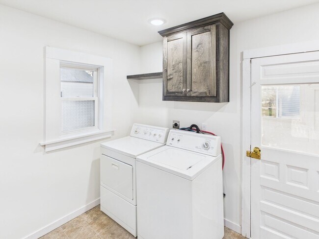 Building Photo - 309 W South St