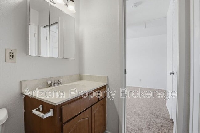 Building Photo - 238 E Vine Cir