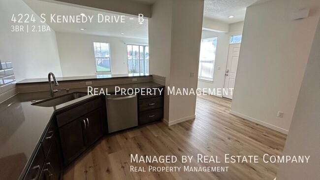 Building Photo - 4224 S Kennedy Dr