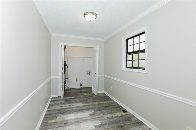 Building Photo - 2929 Pine Grove Dr