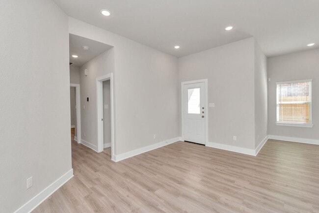 Building Photo - 7322 Coconut Bay Dr