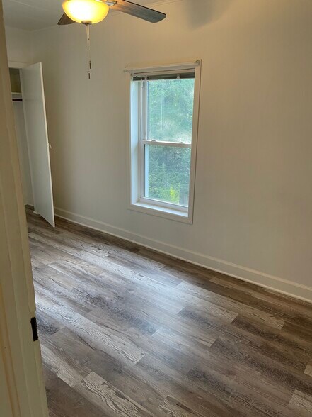 Building Photo - 5564 River Rd