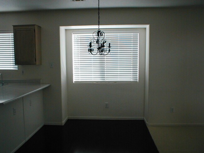 Building Photo - 628 Rolling Valley Way