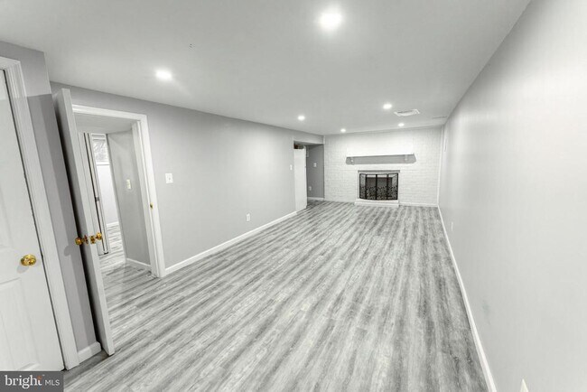 Building Photo - 6910 Ontario St