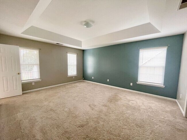 Building Photo - Northeast / Elgin- Offering Self Guided Tour with RENTLY!