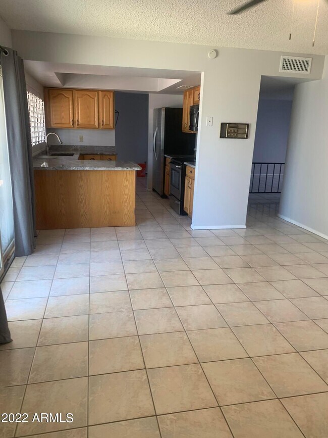 Building Photo - 4132 W Shangri La Rd