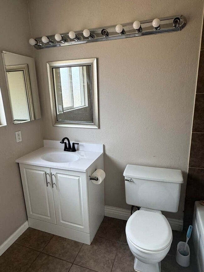 Building Photo - 4925 Indian Oaks Ct