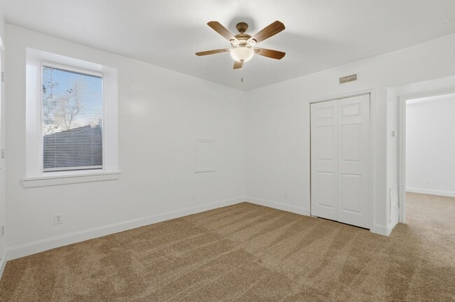 Building Photo - 541 27th St