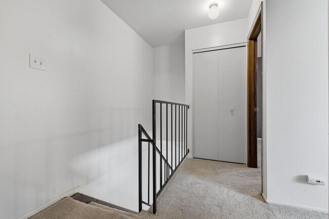 Building Photo - 2 Bed / 2 Bath Townhome in Denver