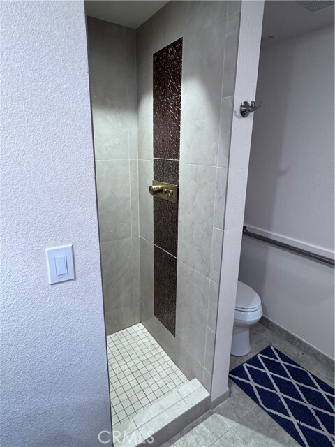 Building Photo - 544 Via Estrada