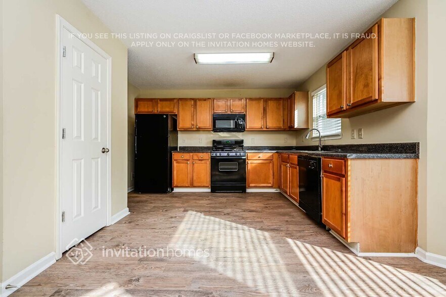 Building Photo - 4082 Arabian Way SW