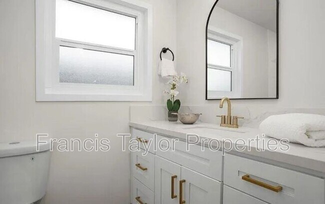 Building Photo - 13837 Paseo Cardiel