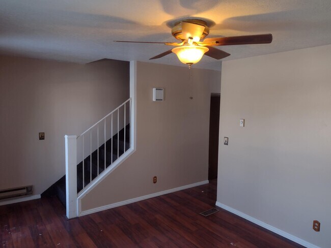 Building Photo - 1127 9th W Ave