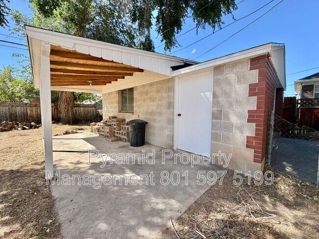 Building Photo - 1534 Garfield Ave S