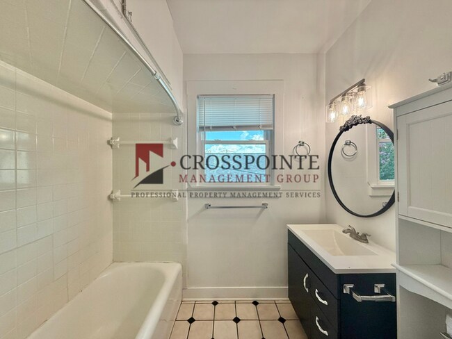 Building Photo - Tour Today! 2 Bedroom 1 Bathroom Upstairs Unit!