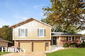 Building Photo - 303 Monroe Ave