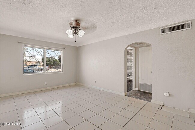 Building Photo - 115 Miller Cir