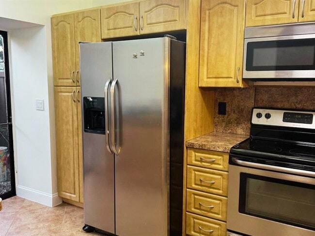 Building Photo - 3964 Cocoplum Cir