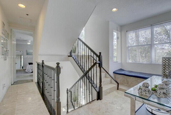 Building Photo - 601 NE 11th Ave