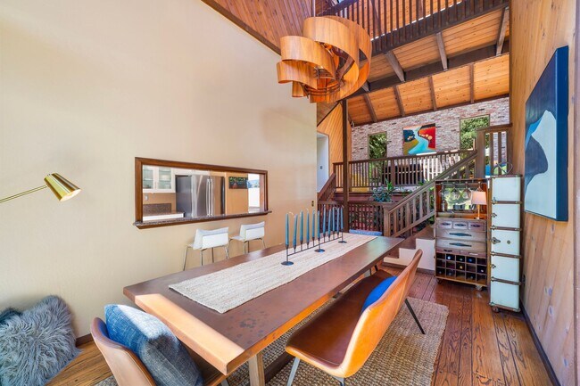 Building Photo - Stunning Mid-Century Modern 5bed/3.5 bath Home on 1.92 acres