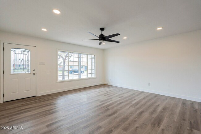 Building Photo - 8124 E Whitton Ave