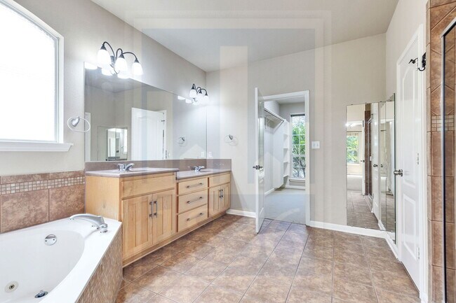 Building Photo - 150 Abbey Dr