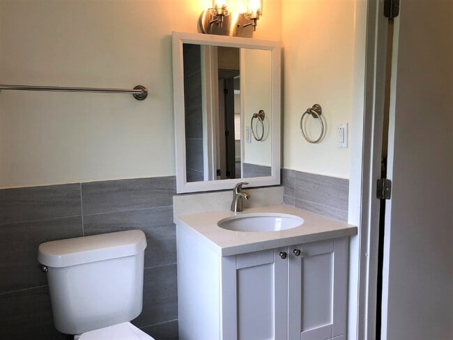 Building Photo - Cute & Cozy 2BD/2BA + Bonus Room Available...