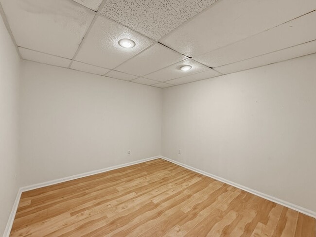 Building Photo - Move-In Ready Townhome!