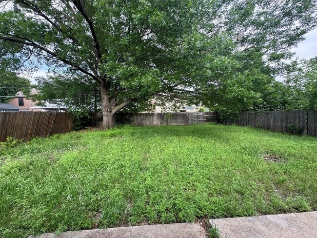 Building Photo - move in ready!