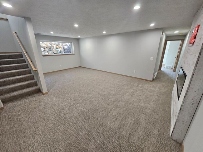 Building Photo - Tunis Drive Townhomes