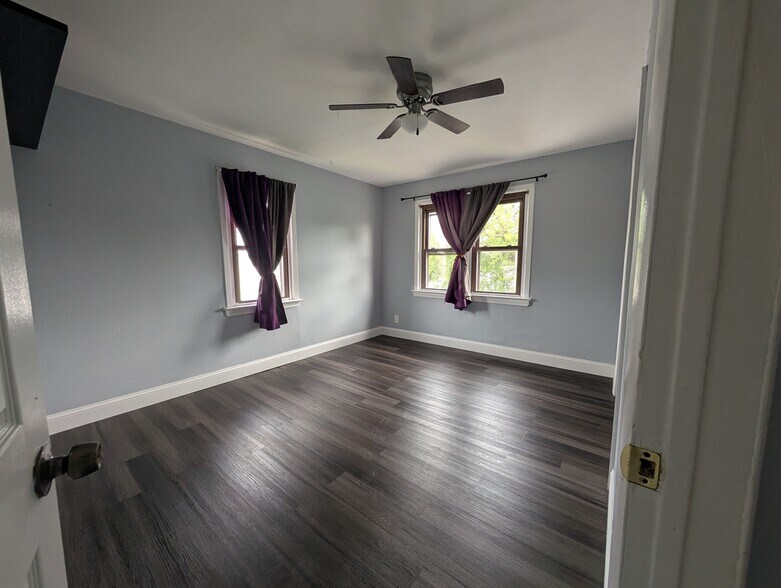 rear unit - 1806 Deer Pk Ave