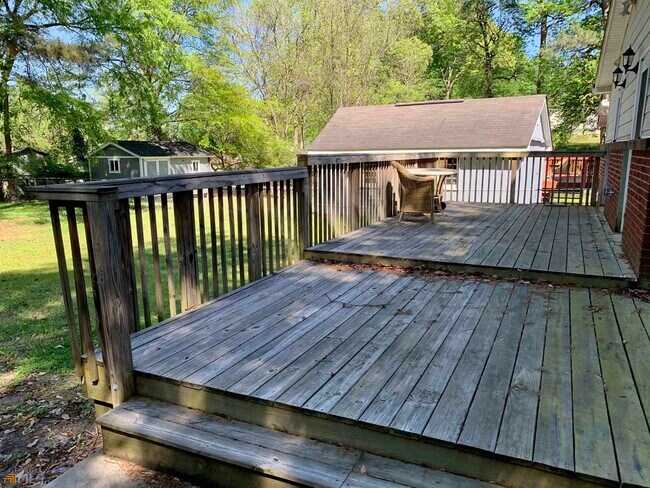 Building Photo - 1637 Laurel Ave NW