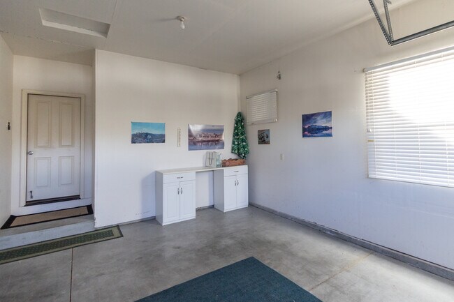 Building Photo - 2412 S Marypost Ave