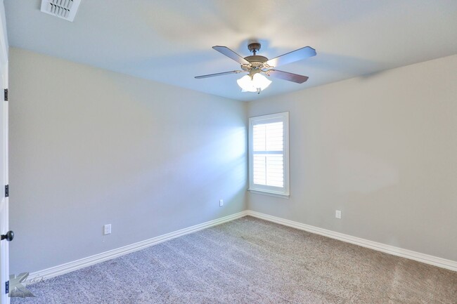 Building Photo - 3/2/2 in Butterfield Meadows!