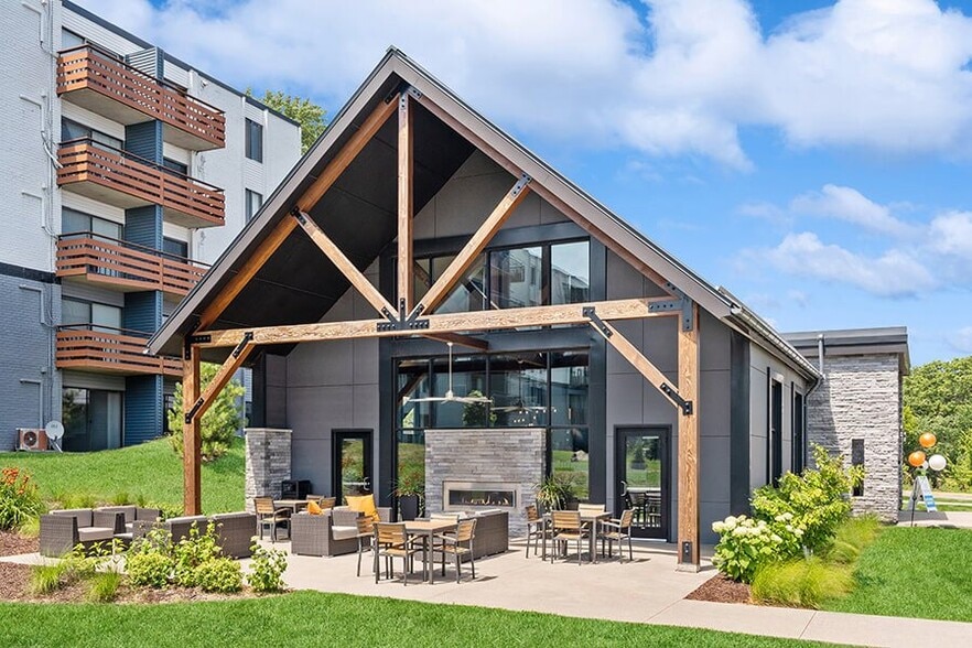 Primary Photo - Elevate on Parkway