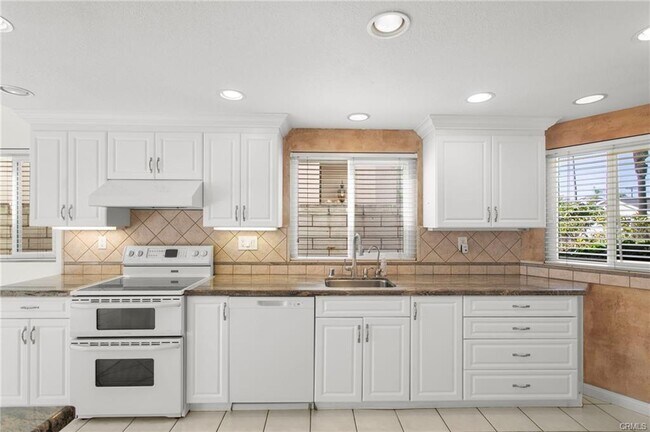 Building Photo - 514 9th St