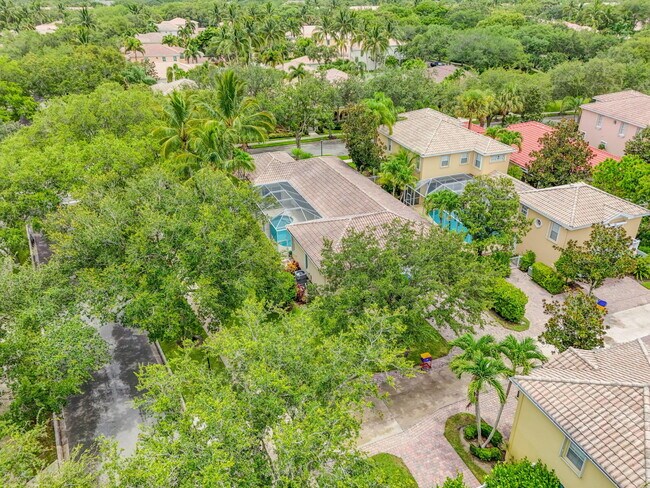 Building Photo - 121 Savona Dr