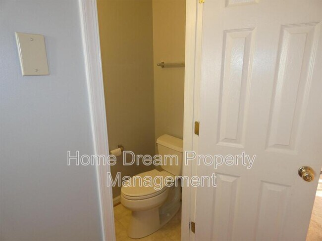 Building Photo - 2623 Van Buren St