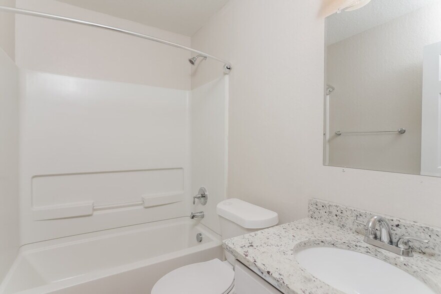 Building Photo - 8963 Oakwood Park