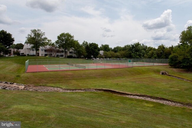 Building Photo - 10014 Beacon Hill Dr